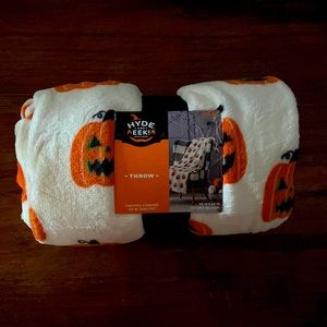 *Brand New* Hyde and Eek! Boutique Target White, Pumpkin Throw